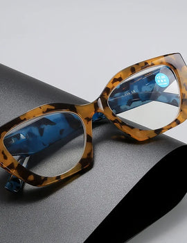 Women Retro Reading Glasses Butterfly Shaped Anti Blue Light Design Glasses Fashion Spring Eyeglasses Legs Reading Eye frame