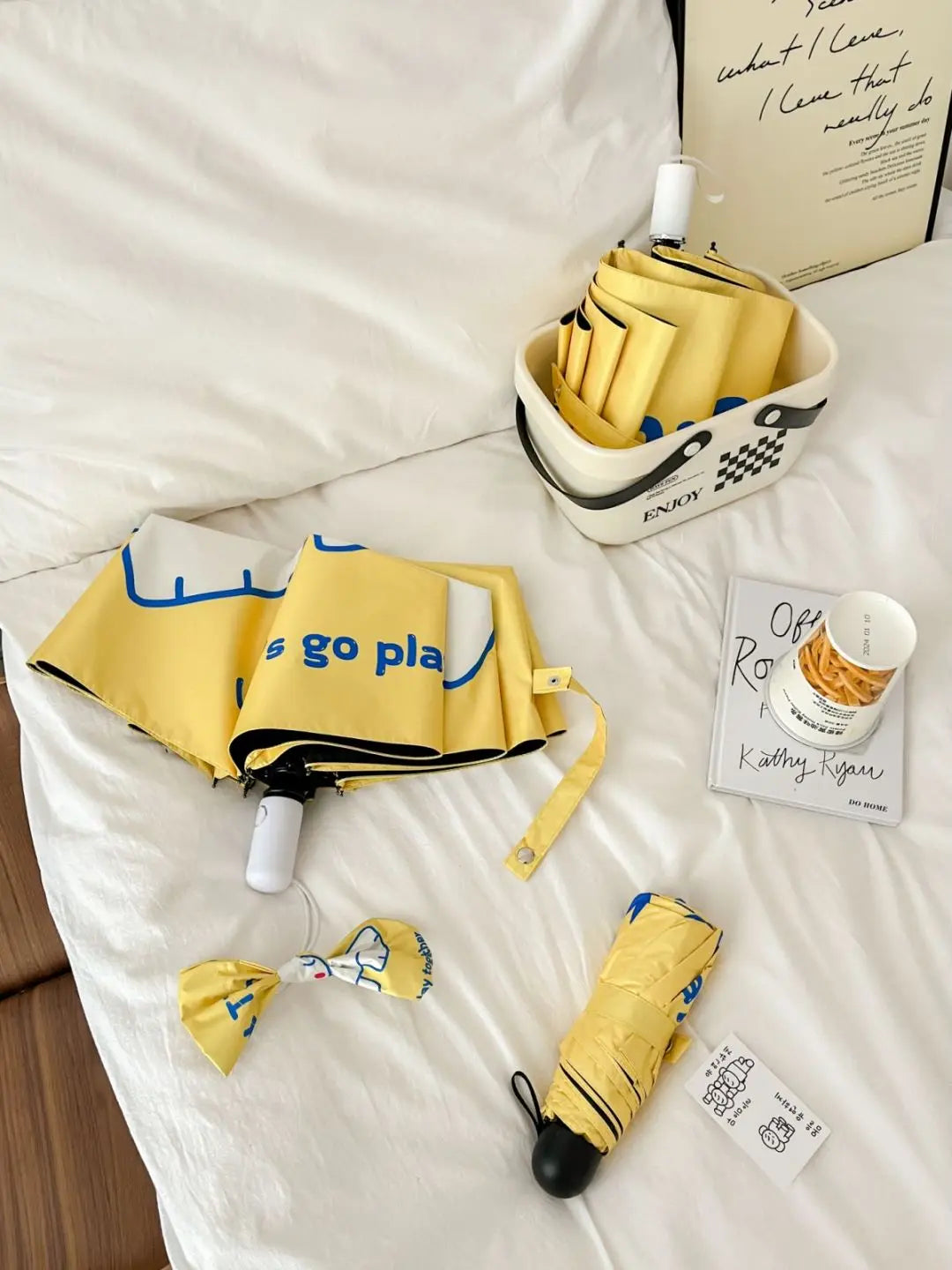 An outdoor travel umbrella with dog prints, mini sun umbrella, sun protection and UV protection