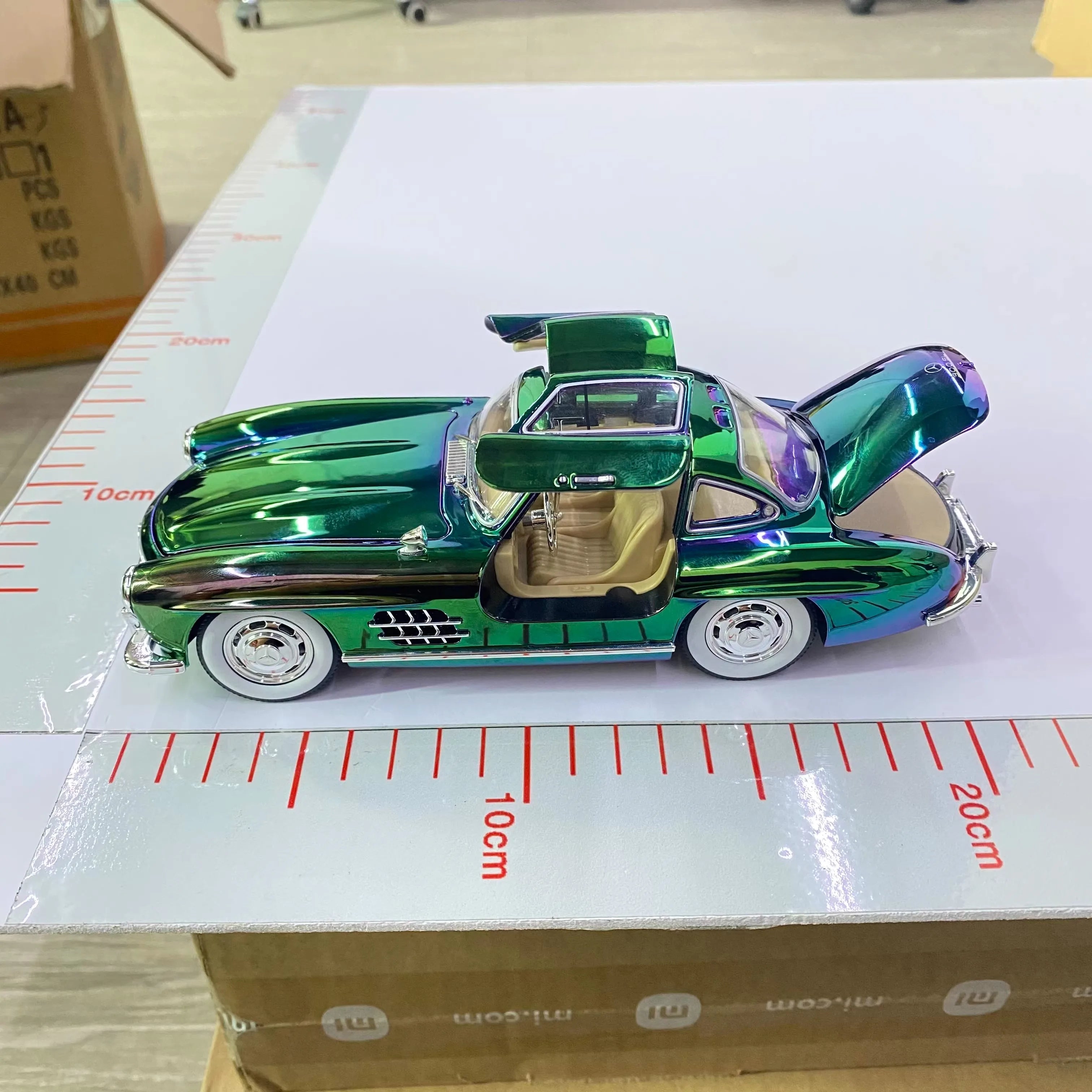 1:24 Mercedes-Benz 300SL Electroplated Version Alloy Diecast Classic Car Model Display Collection