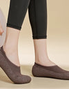 Ultra quiet and lightweight indoor sports shoes with anti slip and shock-absorbing soft soles