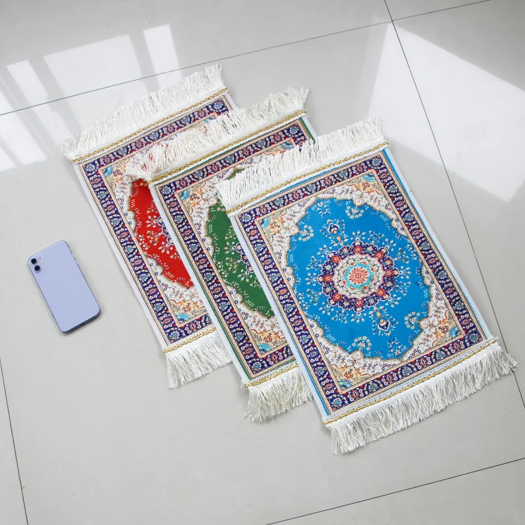 Portable Islamic Prayer Small Mat Classic Pattern Muslim Prayer Rug Small Rug Foldable Salah Carpet Mat with Tassel