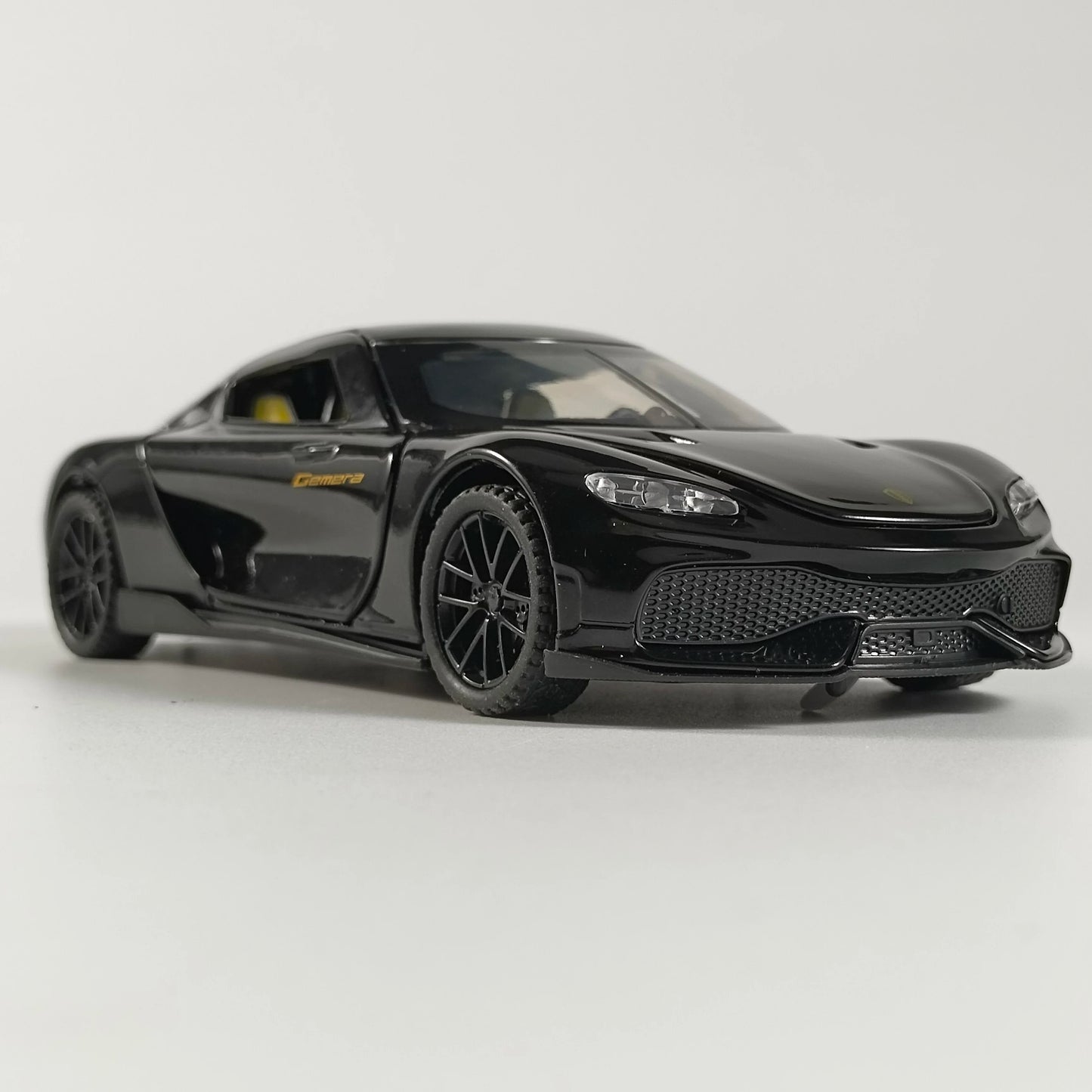 1:24 Gemera GT Sports Car Alloy Diecast Metal Model Sound Light Pull Back Toy Boys Simulation Car Model Ornament Present