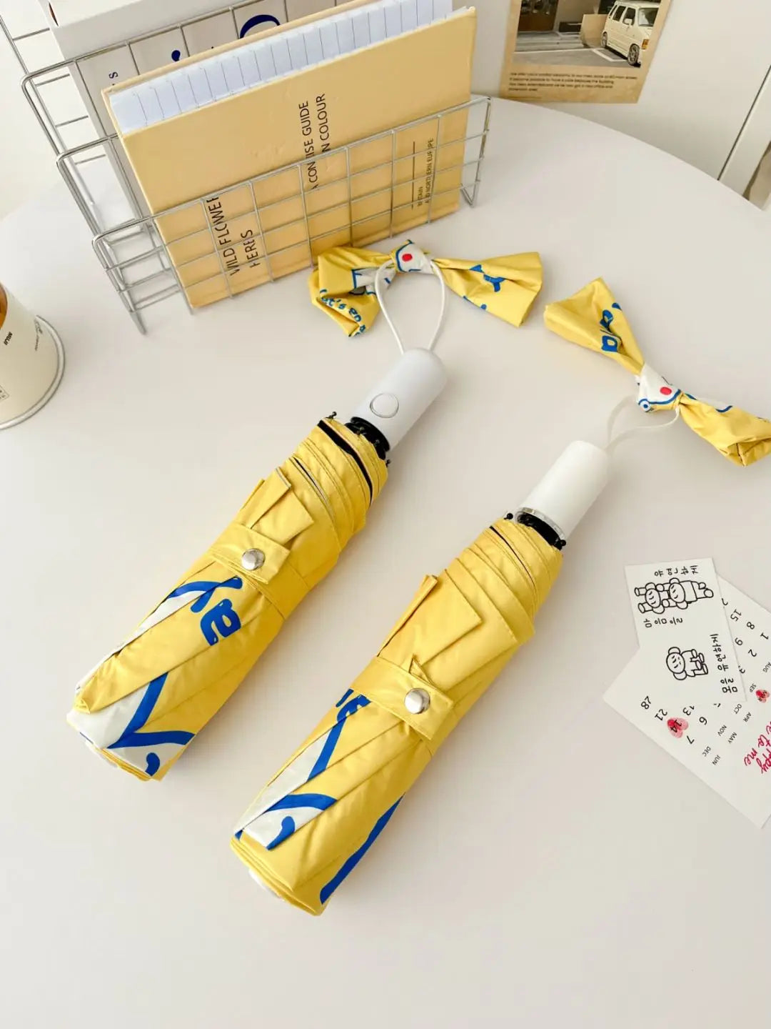 An outdoor travel umbrella with dog prints, mini sun umbrella, sun protection and UV protection