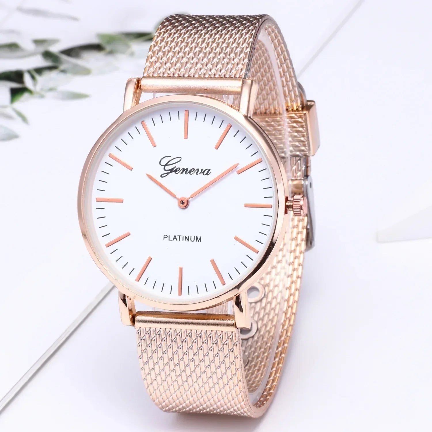 Luxury Wrist Watches for Women Fashion Quartz Watch Silicone Band Dial Women Casual Ladies Watch