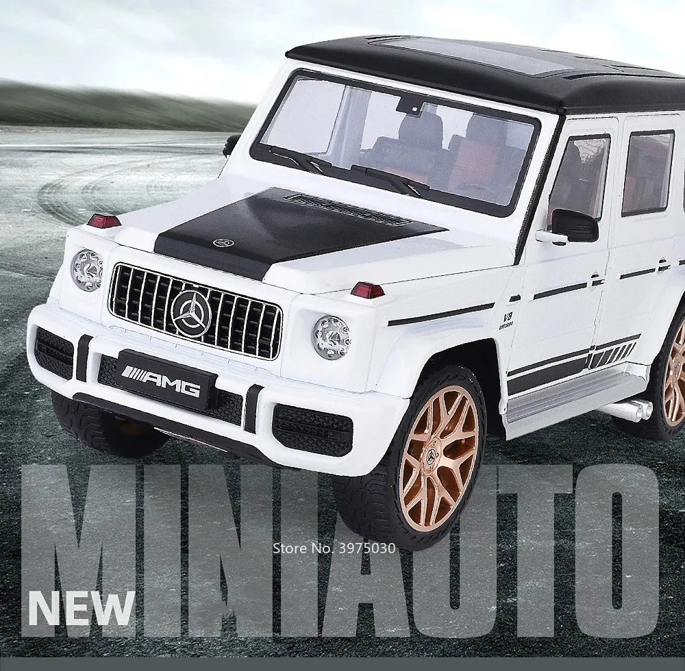 Large Size 1:18 G63 500K Sports Car Model Toy Music Light Doors Opened Alloy Vehicle Models Decorative Ornament Collection