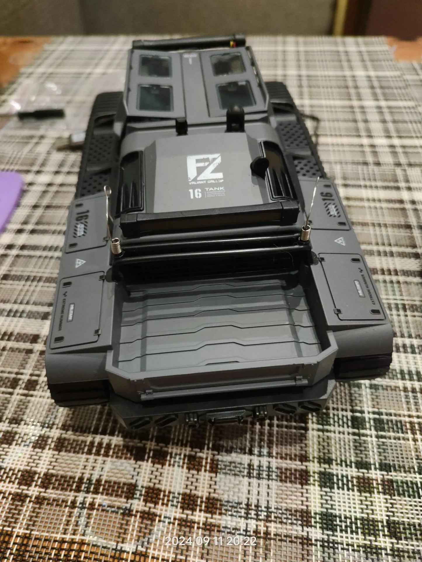 116 Scale Tracked RC Tank With 360 Degree Rotation