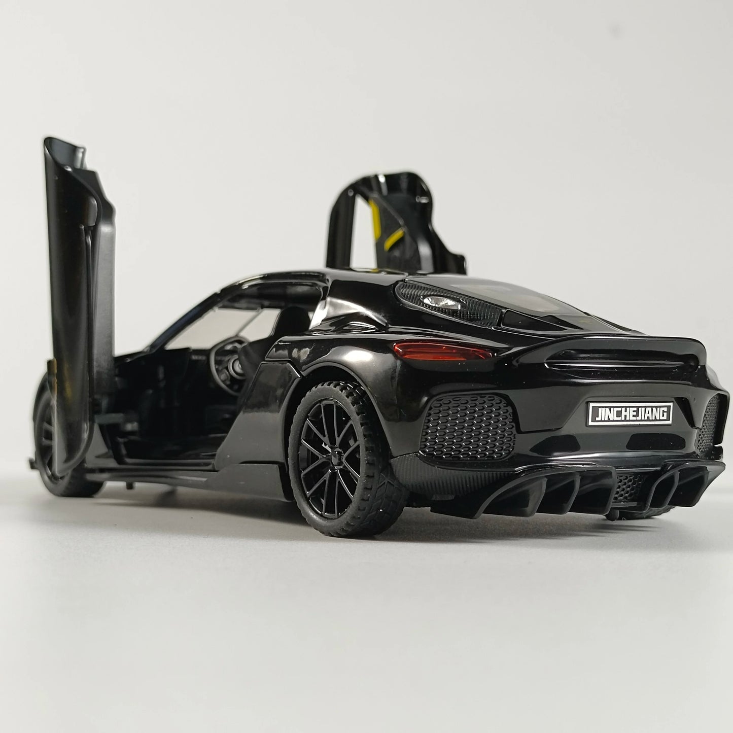 1:24 Gemera GT Sports Car Alloy Diecast Metal Model Sound Light Pull Back Toy Boys Simulation Car Model Ornament Present