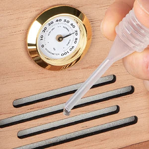 Leather Cigar Humidor with Cigar Lighter,Built-in Straight Cigar Cutter and Cigar Punch,Humidifier and Cedar Tray