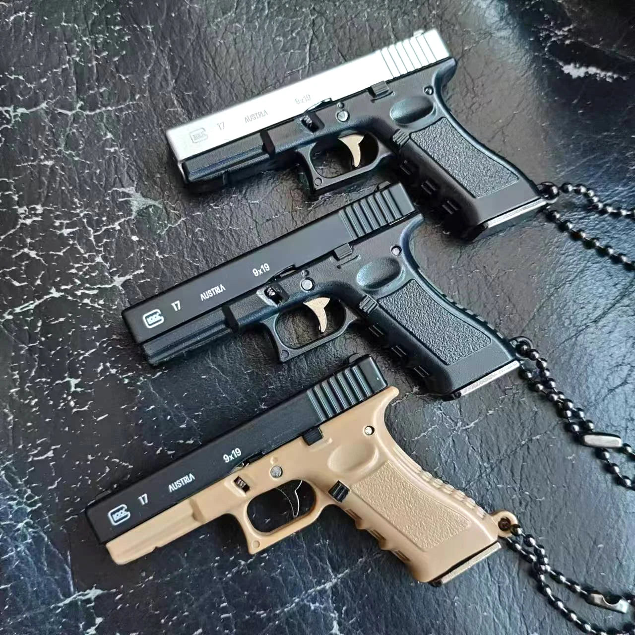 Semi-alloy 1:3 Glock Pistol Model Metal Mini G17 Toy Gun Detachable DIY Keychain Pendant Ornaments