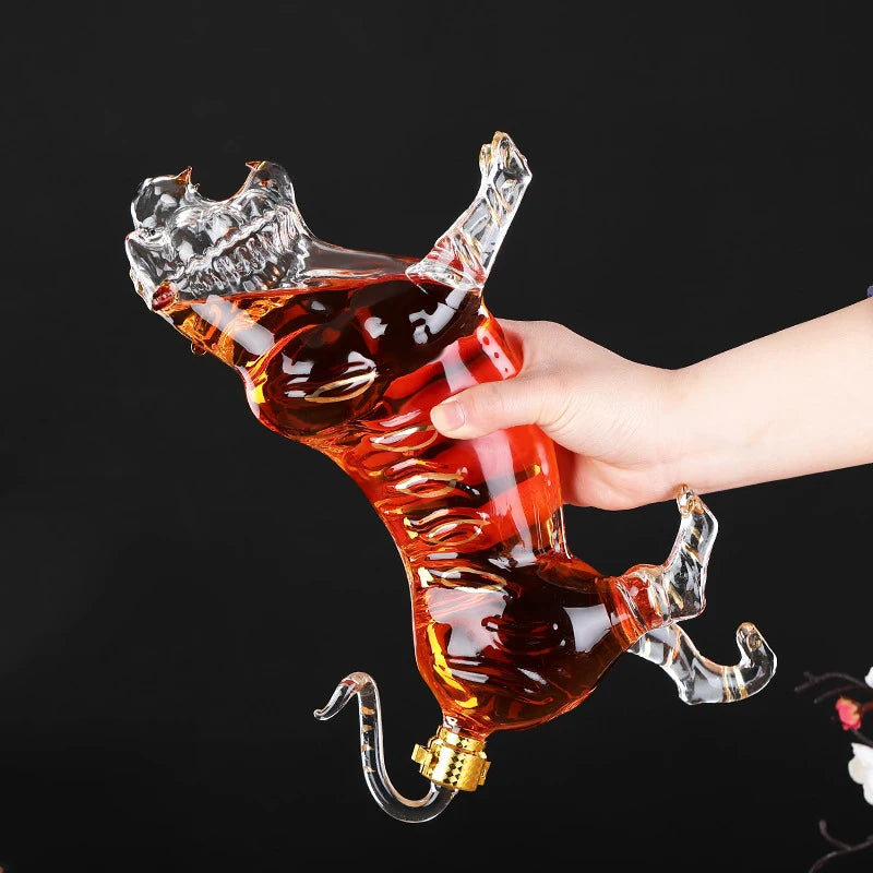 Handsome tiger shaped animal lead-free glass bottle wine decanter barware whiskey decanter for Liquor Scotch Bourbon