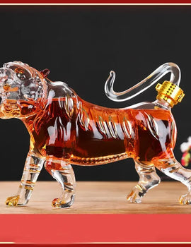 Handsome tiger shaped animal lead-free glass bottle wine decanter barware whiskey decanter for Liquor Scotch Bourbon