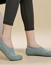 Ultra quiet and lightweight indoor sports shoes with anti slip and shock-absorbing soft soles