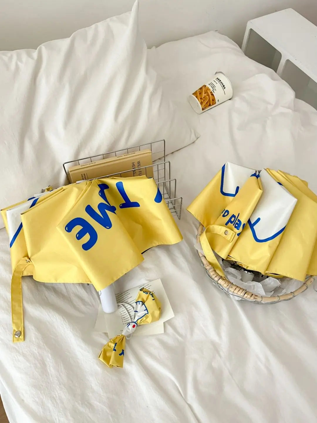 An outdoor travel umbrella with dog prints, mini sun umbrella, sun protection and UV protection