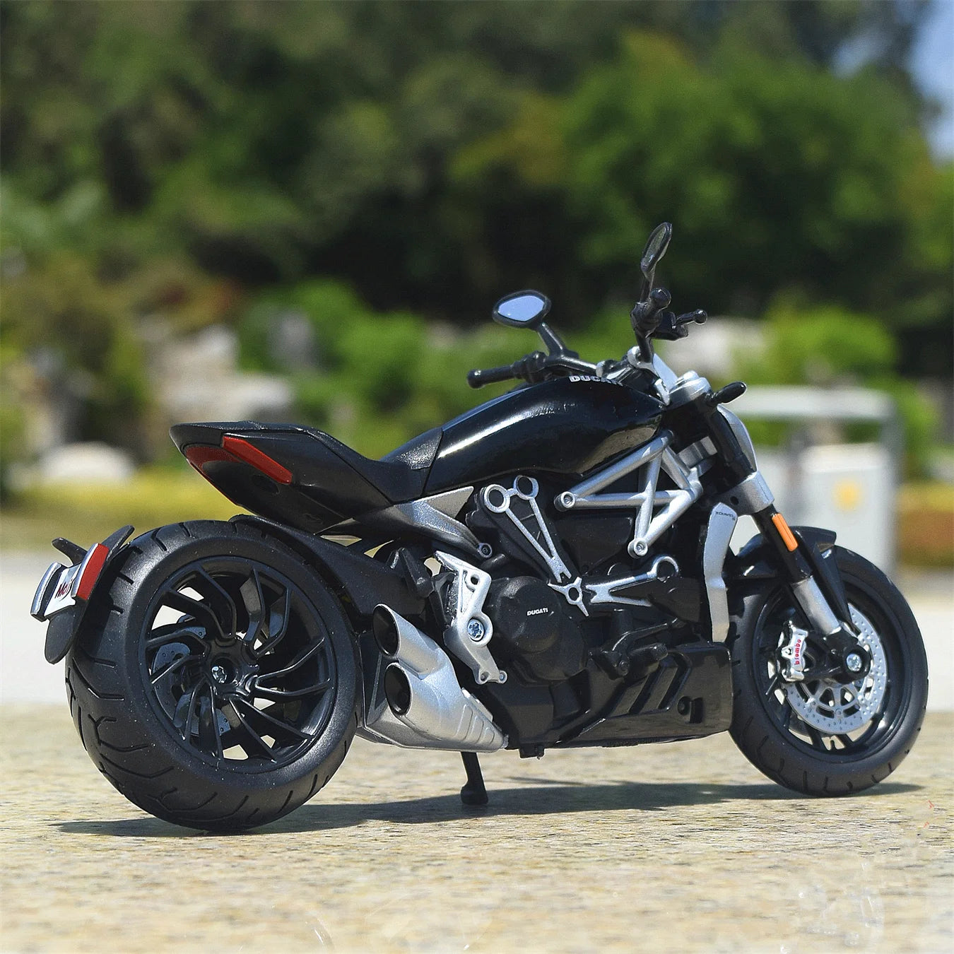 Diecast Ducati XDiavel S 2021 Cruiser Motorcycle Model 1 to 12 Scale