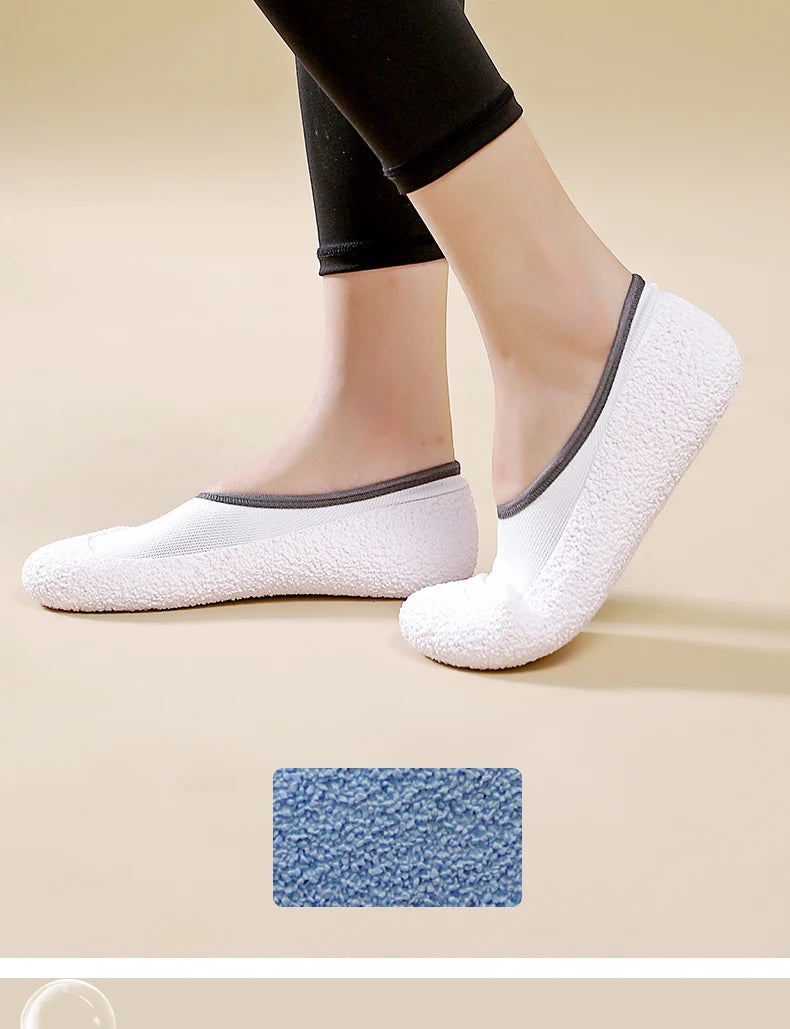 Ultra quiet and lightweight indoor sports shoes with anti slip and shock-absorbing soft soles