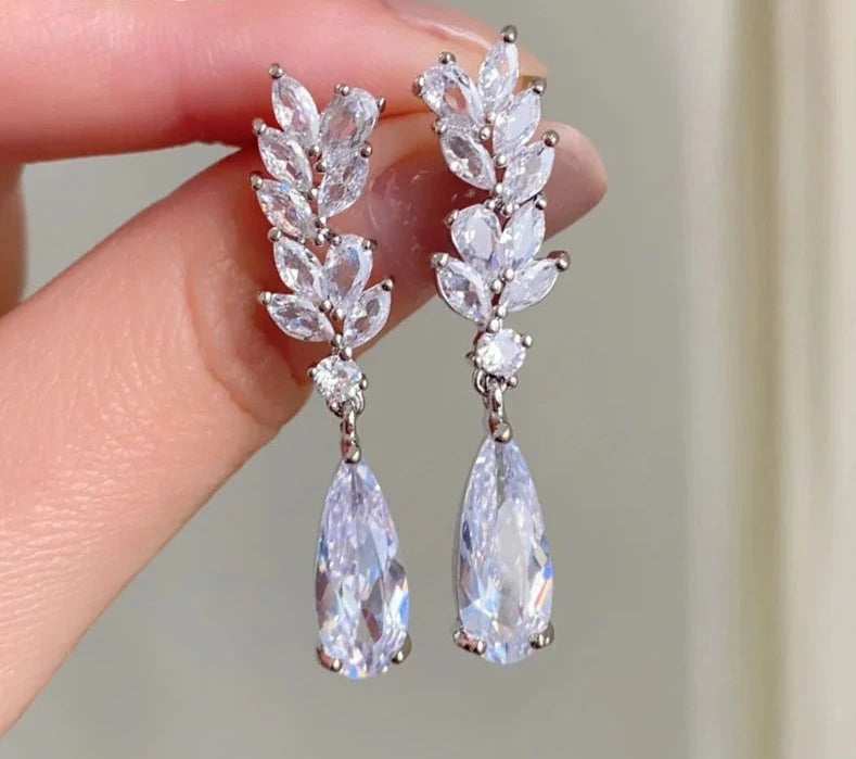 White Zircon Leaf Dangle Earrings for Women Shinny Water Drop Crystal Flower Pendant Earring