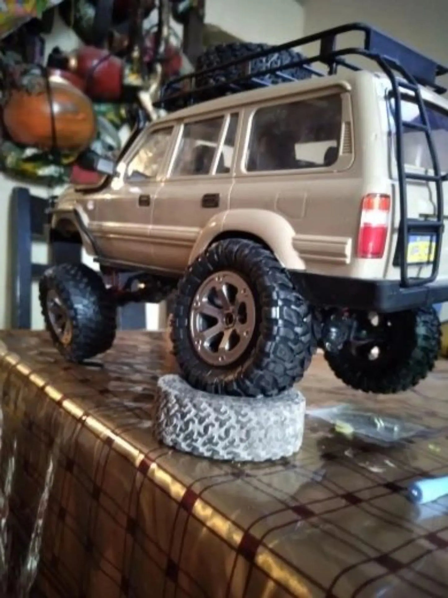 LC80 4WD RC Rock Crawler Off Road Remote Control Car 1 to 16 Scale