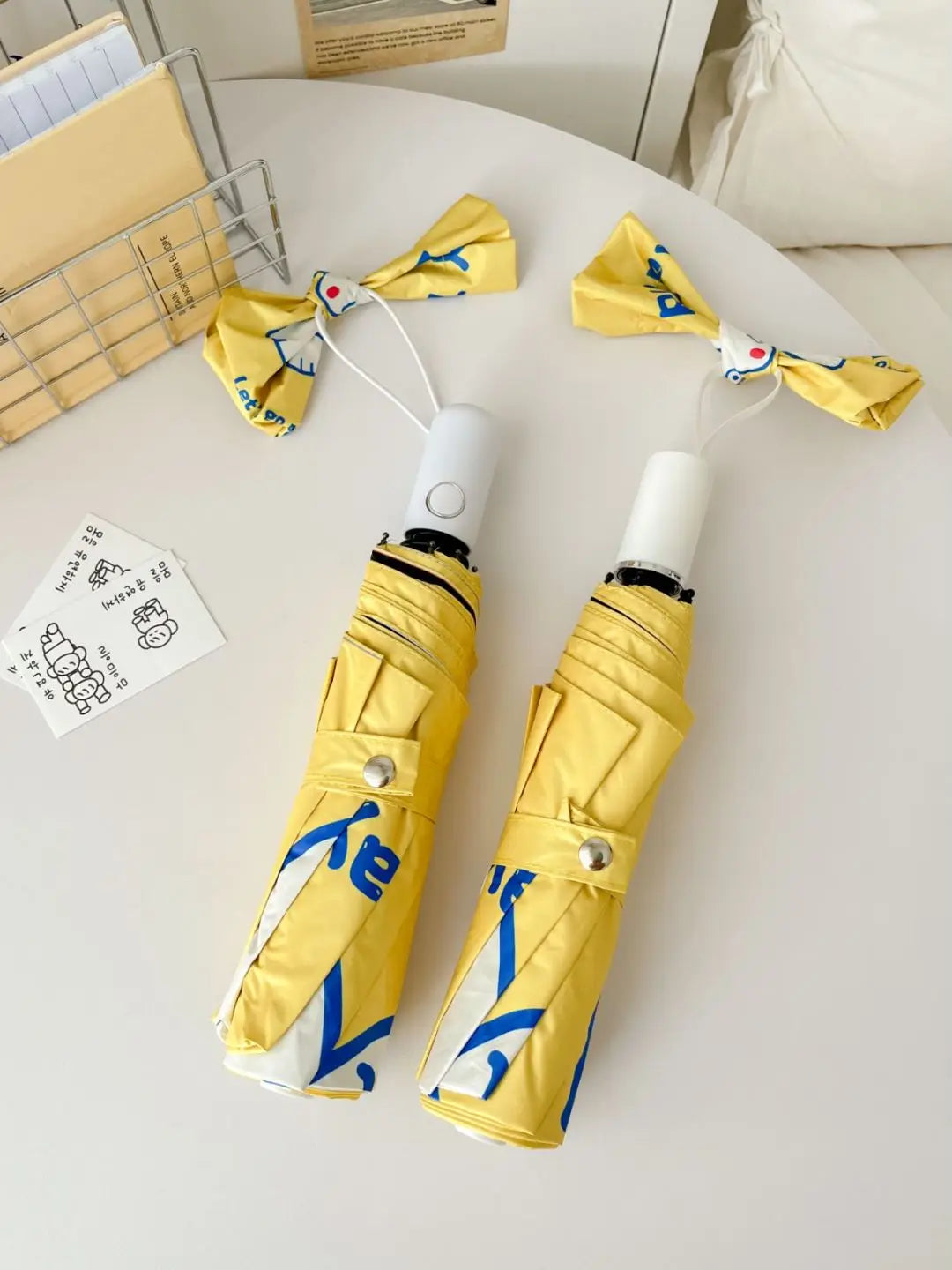 An outdoor travel umbrella with dog prints, mini sun umbrella, sun protection and UV protection