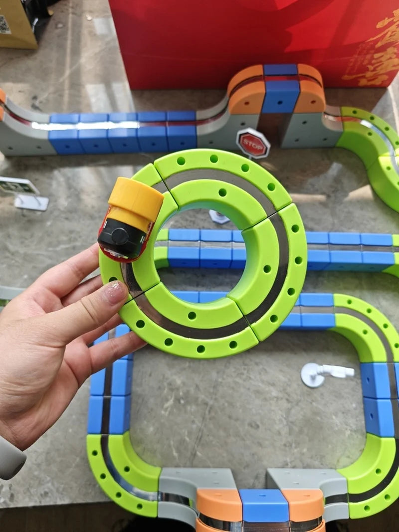 Versatile megnetic Attraction megnetic Block Track Electric Small Train megnetic Car Car Railtrack Set Toy  Gifts