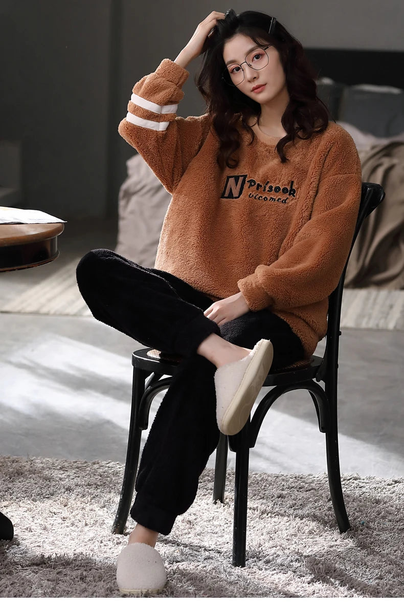 Women’s Winter Flannel Pajama Set – Warm, Thick Coral Fleece 2-Piece Loungewear