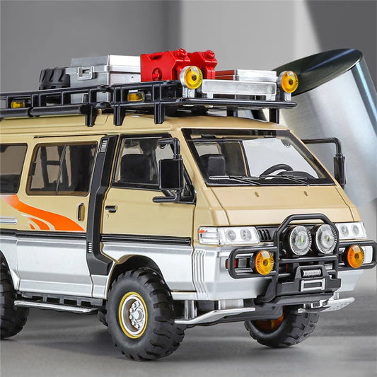 1:24 Mitsubishi Delica MPV Alloy Car Model Diecasts Metal Toy Commercial Vehicles Car Model Simulation Sound and Light Gift