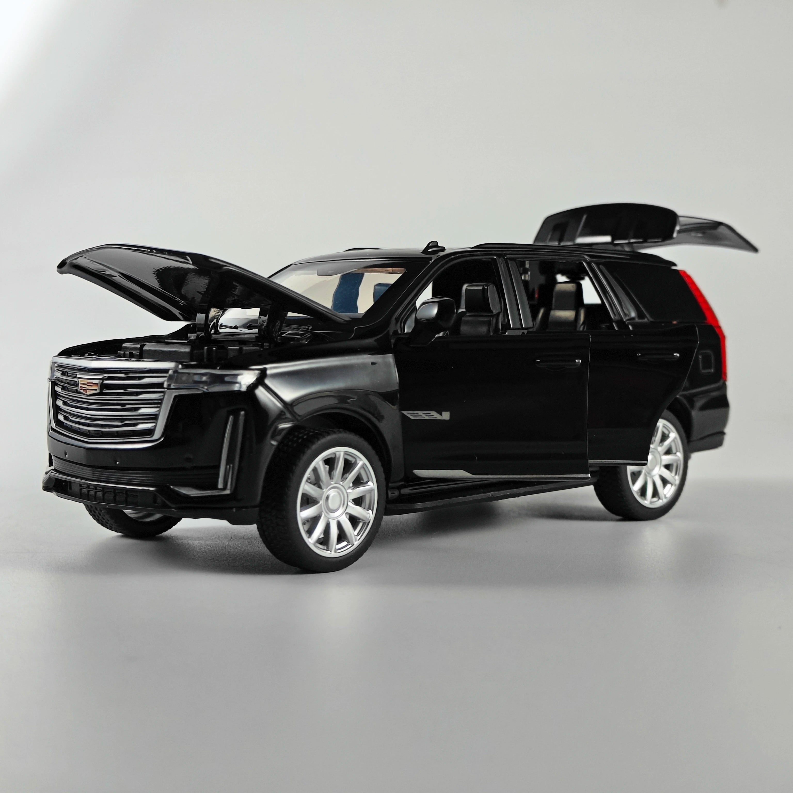 Diecast 1:32 Cadillac Escalade SUV Alloy Model Sound And Light Pull Back Toy Accessories For The Car Birthday Present For Boys