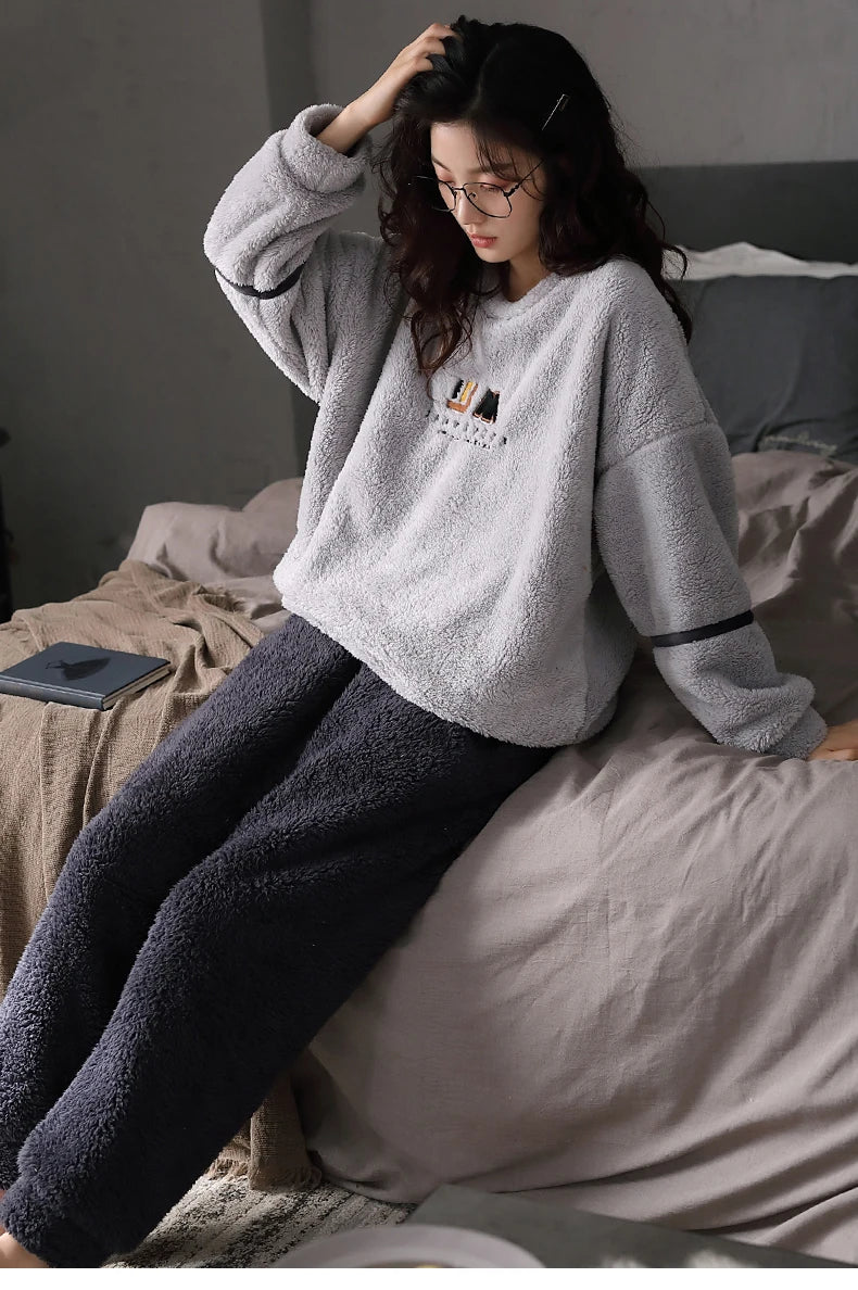 Women’s Winter Flannel Pajama Set – Warm, Thick Coral Fleece 2-Piece Loungewear